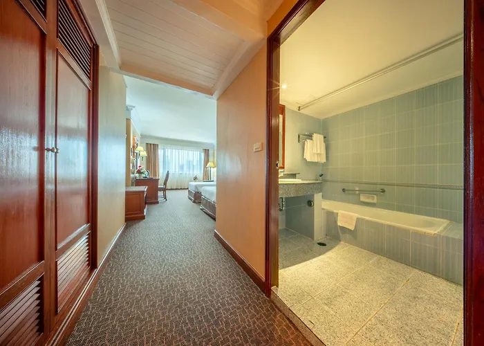 Royal Benja - Big Rooms, Family Friendly 4* Bangkok