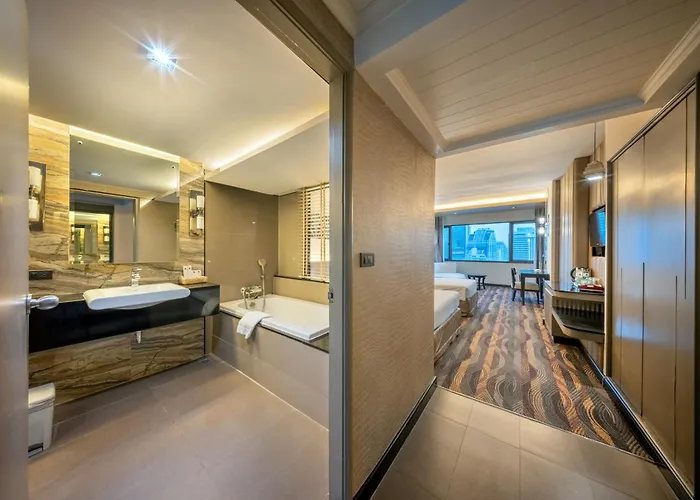 Royal Benja - Big Rooms, Family Friendly 4* Bangkok