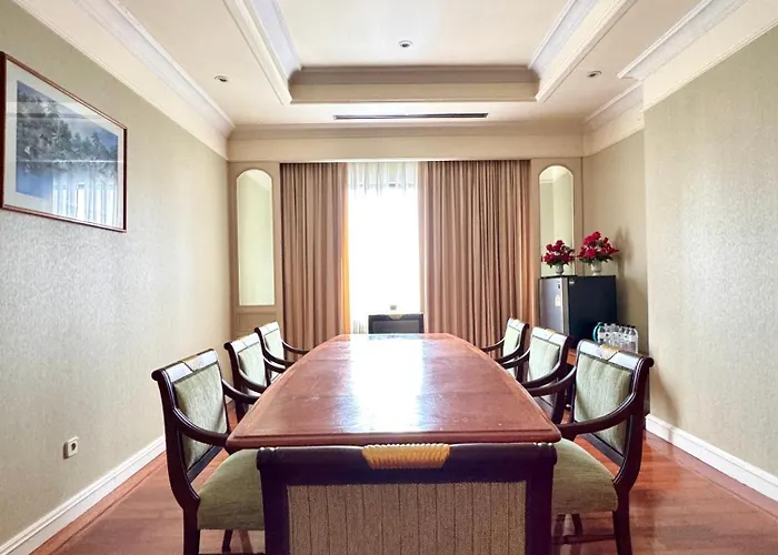 Royal Benja - Big Rooms, Family Friendly 4* Bangkok