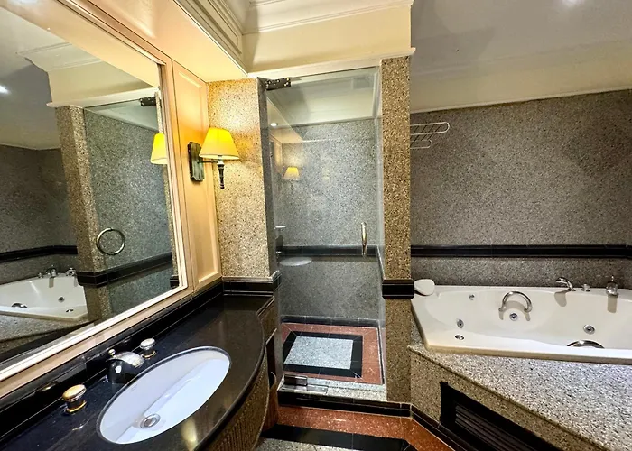 Hotel Royal Benja - Big Rooms, Family Friendly Bangkok