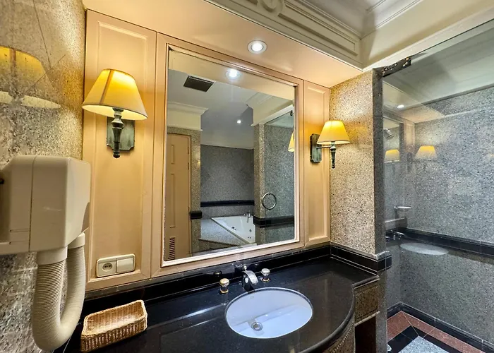 Royal Benja - Big Rooms, Family Friendly 4* 曼谷